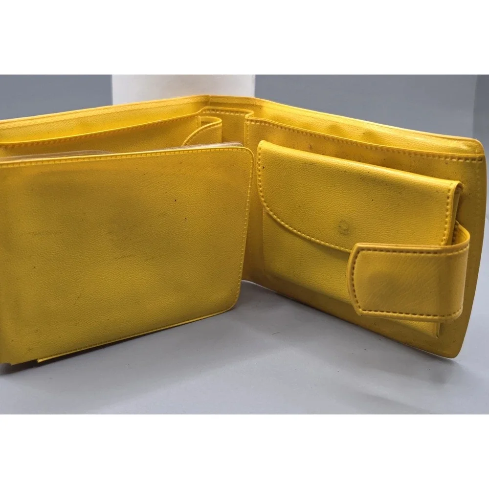 Vintage 1983 Hasbro Charmkins Yellow Wallet Brown Eyed Susan Vinyl Bifold Rare